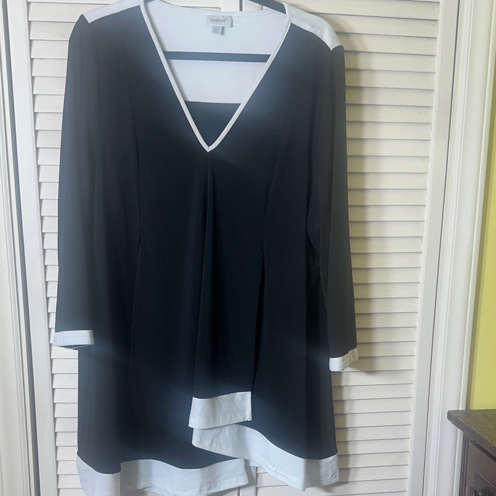 Avenue Black Tunic with White Trim V-Neck